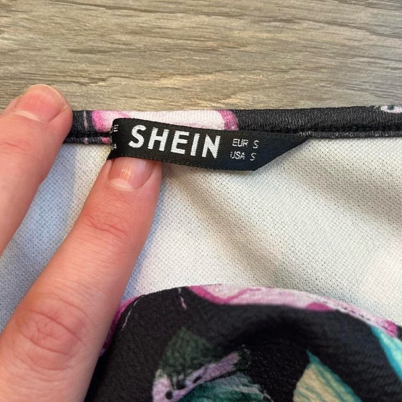 Butterfly Print Bodycon Dress 🦋 - Picture 5 of 6